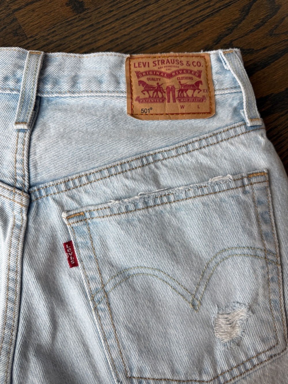 Levi's 501 Light Wash Distressed Jean shorts 6” inseam size 24 like new - Picture 10 of 10